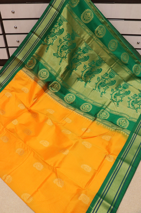 Kuyari Kadiyal Tana Silk Paithani